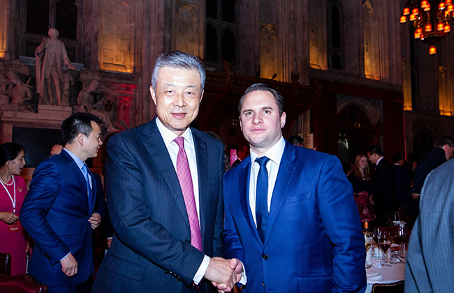 中国驻英国大使刘晓名先生热烈欢迎Mark Gemma等领峰成员参加盛宴