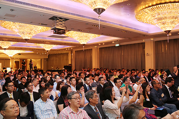 「亚太黄金半世纪」研讨会会场座无虚席，在场观众认真聆听演讲