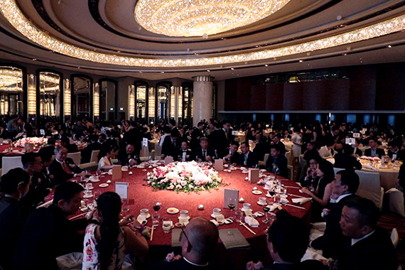 大会现场星光闪烁，各届重量级嘉宾共襄盛举