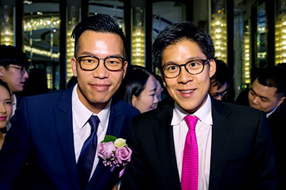 领峰代表与霍英东集团副总裁霍启刚先生合影留念