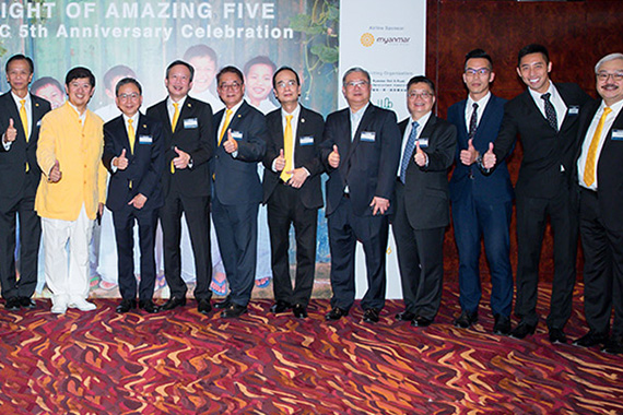 领峰应大会邀请出席盛宴