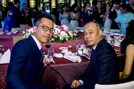 领峰代表与著名运动员、中国运动员教育基金会创始人李宁先生交流慈善促进中港经济融合之经验