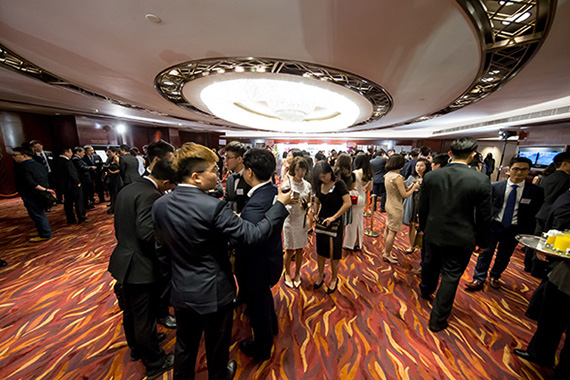 来自香港不同领域的香港青年精英共聚一堂，共商推动经济发展大计